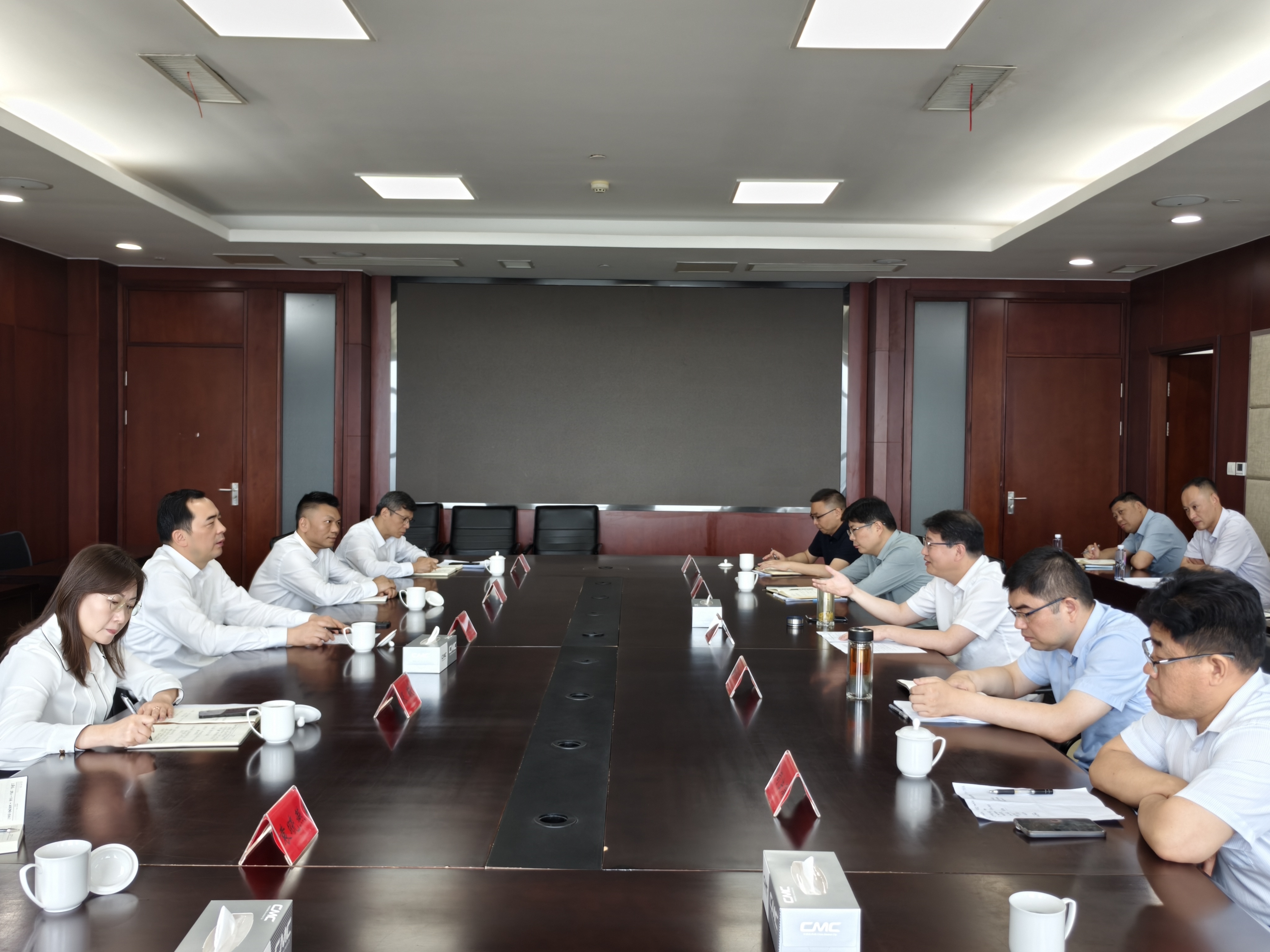 集團(tuán)黨委書(shū)記、董事長(zhǎng)周君帶隊(duì)赴泰州高港推動(dòng)政企合作盤(pán)活存量資產(chǎn)